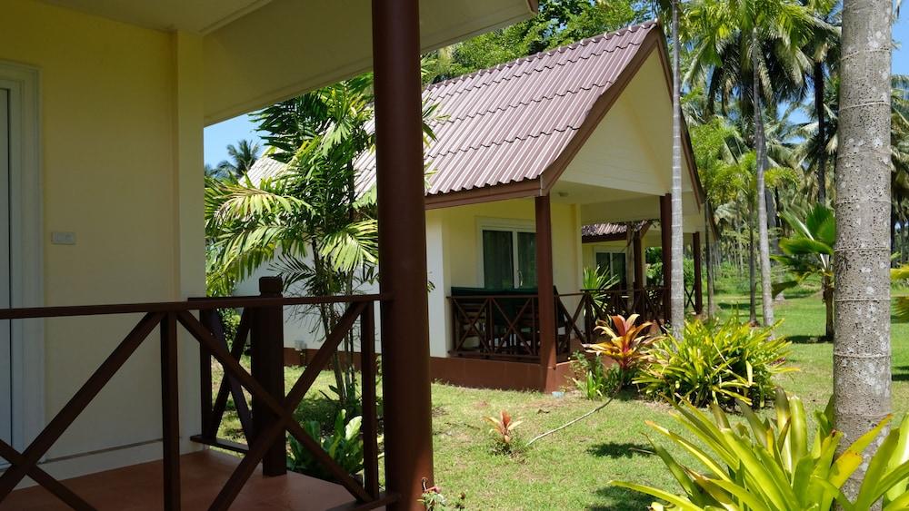 Khao Lak Golden Coconut Hotel Buitenkant foto