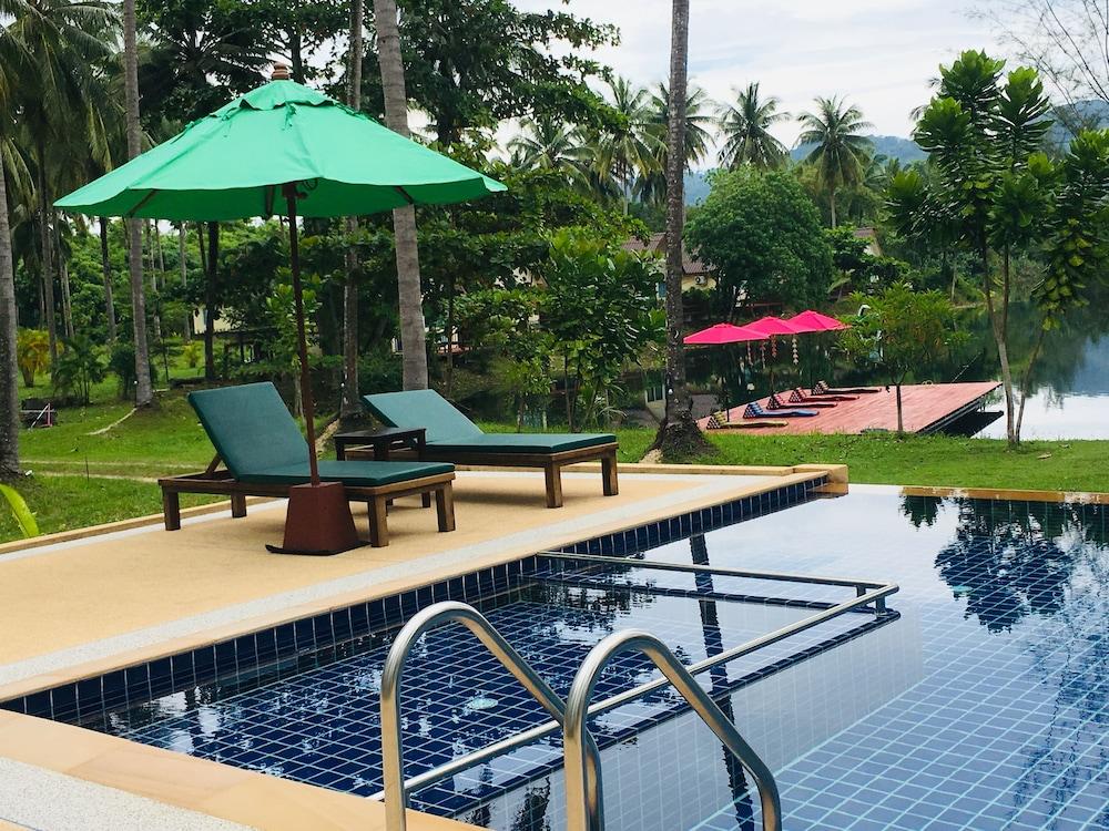 Khao Lak Golden Coconut Hotel Buitenkant foto