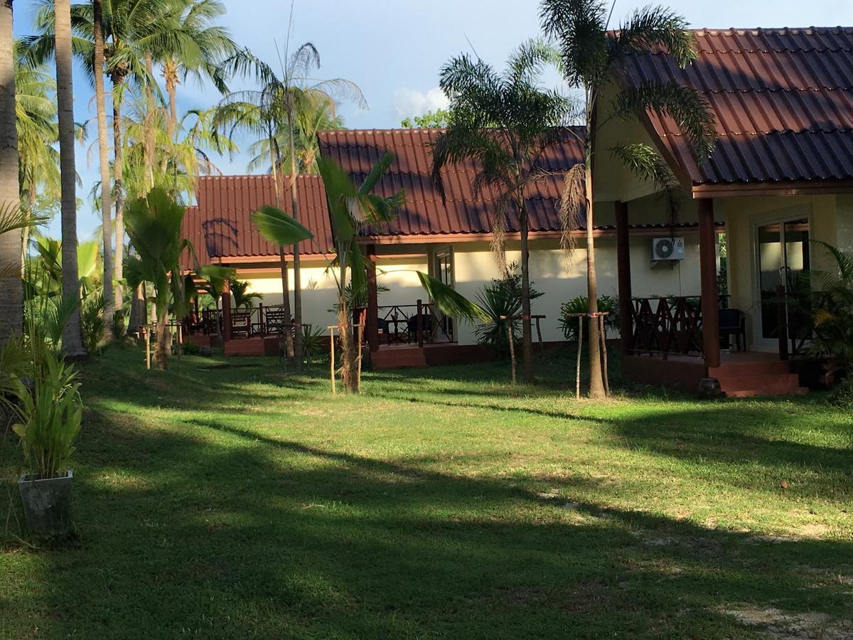 Khao Lak Golden Coconut Hotel Buitenkant foto