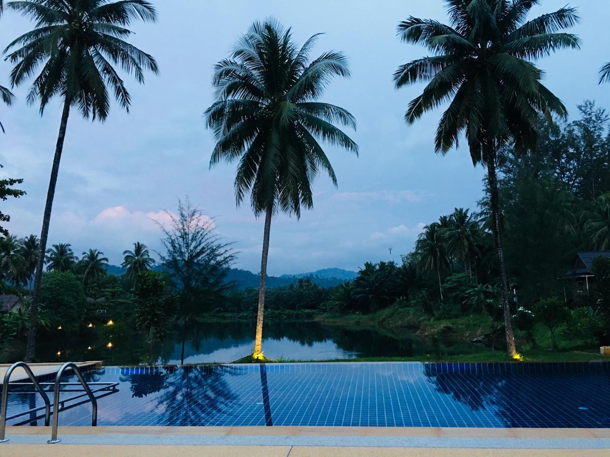 Khao Lak Golden Coconut Hotel Buitenkant foto