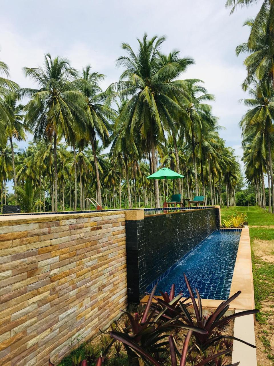 Khao Lak Golden Coconut Hotel Buitenkant foto